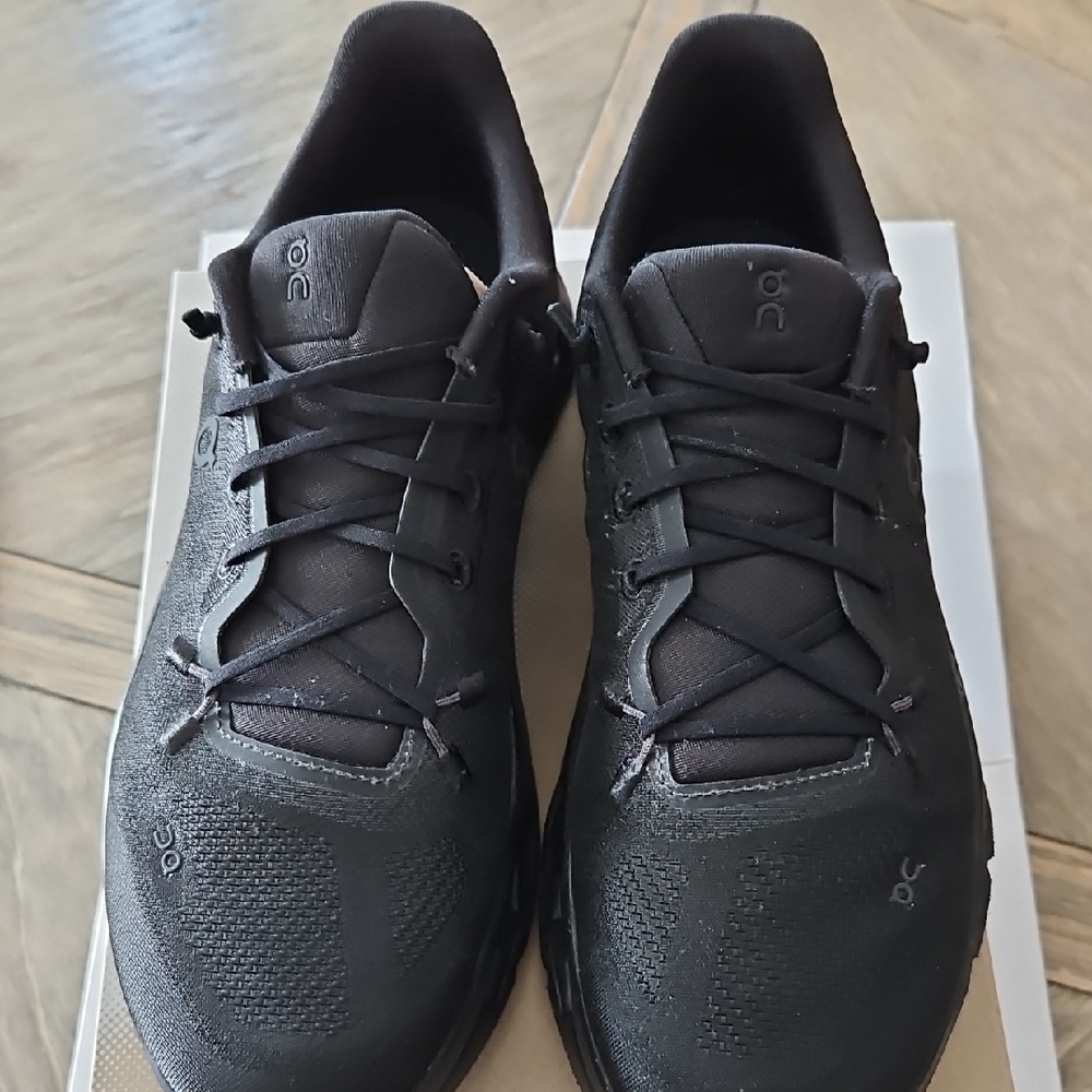 Cloudtilt OnCloud Running /Walking Sneaker